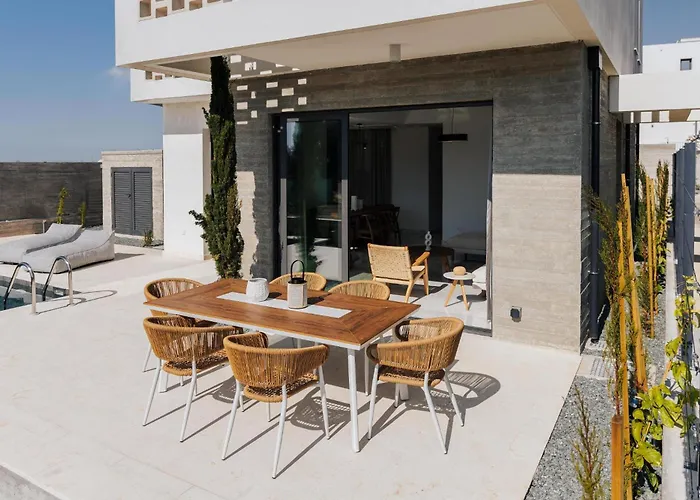 Oasis 6 Villa Klorakas